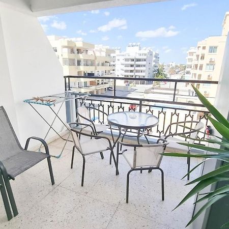 Modern Retreat: 2Br Stylish Apt With Comfy Rooms! Smart Tv With 200Mbps Internet Larnaca Exterior foto