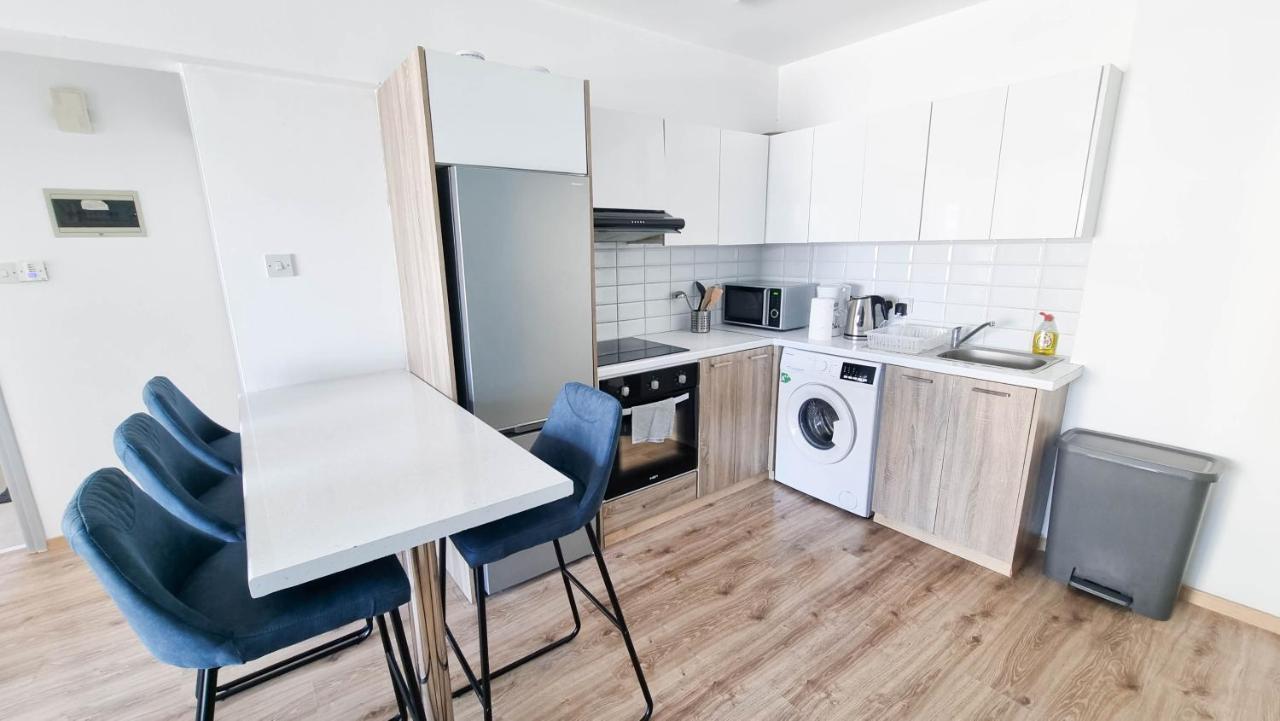 Modern Retreat: 2Br Stylish Apt With Comfy Rooms! Smart Tv With 200Mbps Internet Larnaca Exterior foto