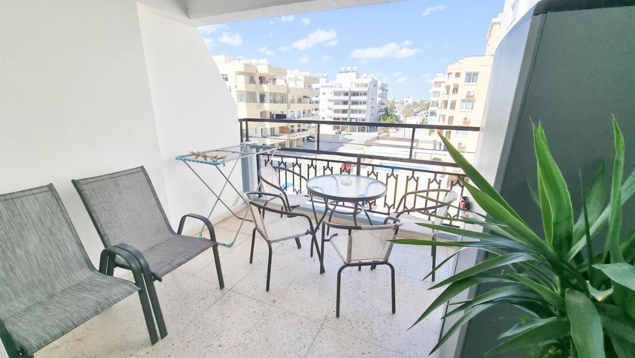 Modern Retreat: 2Br Stylish Apt With Comfy Rooms! Smart Tv With 200Mbps Internet Larnaca Exterior foto