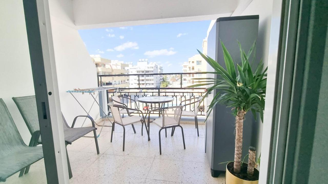 Modern Retreat: 2Br Stylish Apt With Comfy Rooms! Smart Tv With 200Mbps Internet Larnaca Exterior foto